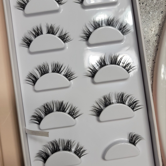 Flutterhabbit The Sweetheart Lashes - Picture 3 of 8